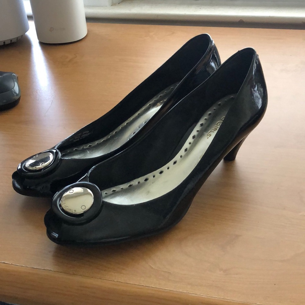 Bcbgirls peep toe patent leather heel